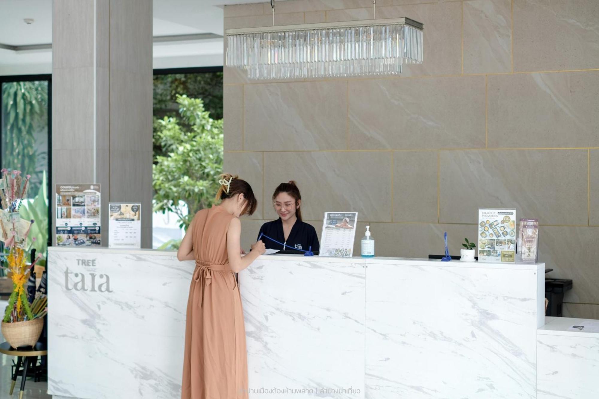 Tree Tara Hotel Lampang Bagian luar foto
